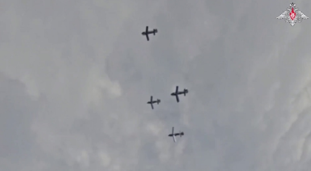 Сброс сразу четырех ФАБ-500 с УМПК с бомбардировщика Су-34